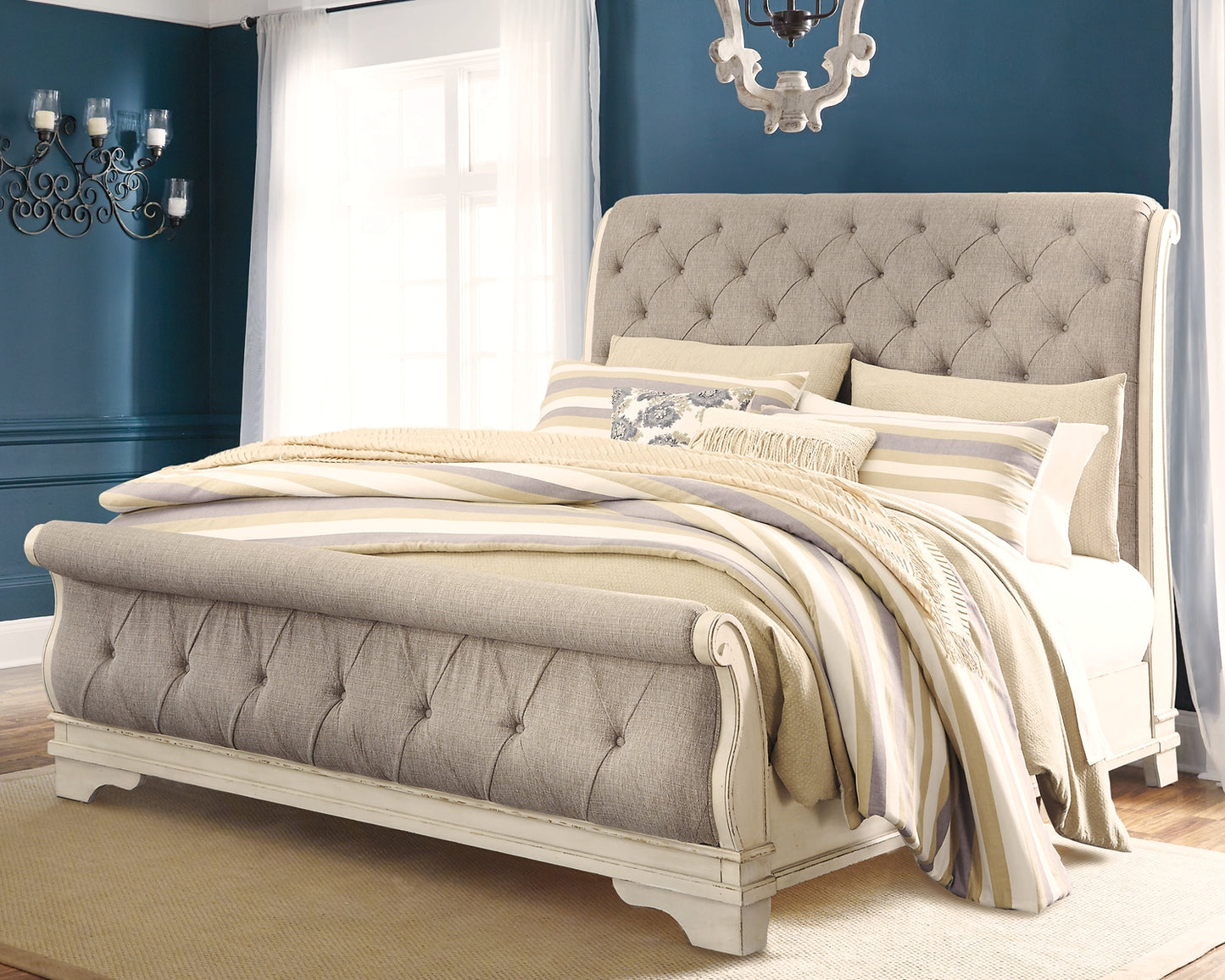 Realyn  Sleigh Bed With Mirrored Dresser And 2 Nightstands