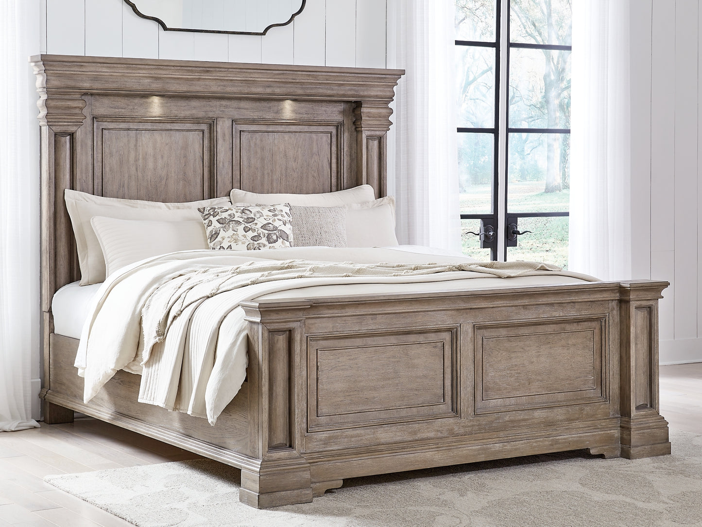 Blairhurst King Panel Bed with Mirrored Dresser, Chest and 2 Nightstands