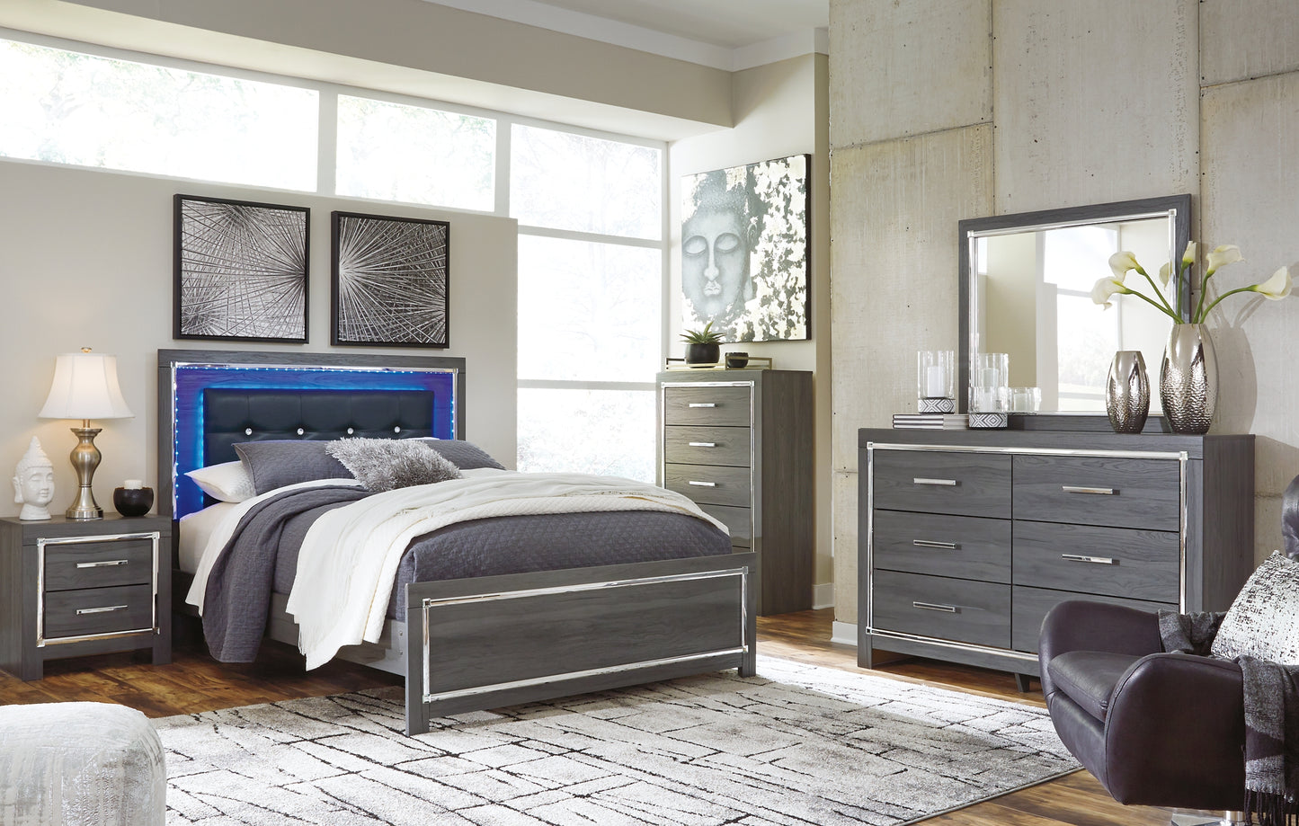 Lodanna Queen Panel Bed with Mirrored Dresser and 2 Nightstands